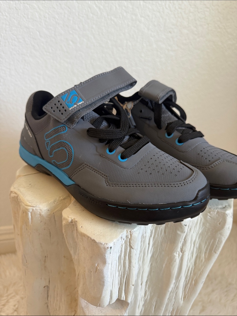 Women's Gray and Blue Mountain Bike Shoes